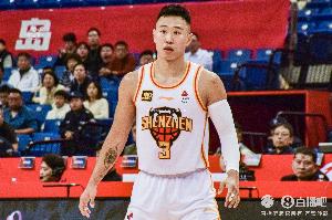 攻防俱佳！贺希宁17中8&amp;三分7中3拿到19分 贡献4次抢断