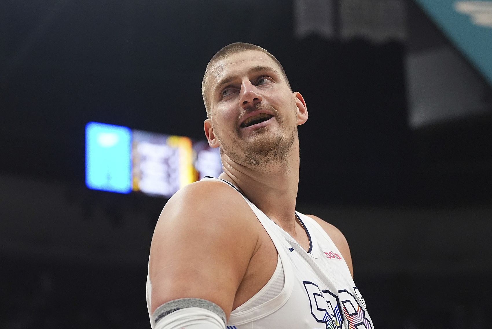 皇冠体育官方平台-掘金主帅：新赛季最重要的任务之一就是保护约基奇 我们得谨慎点