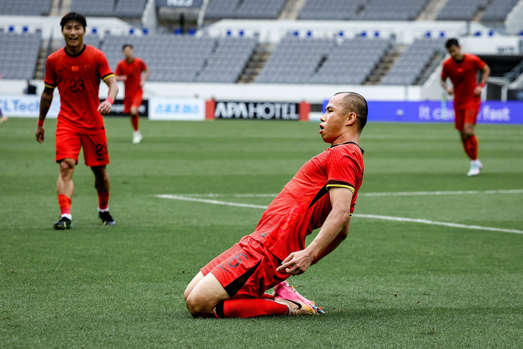 泰山队官方微博：祝贺黄政宇收获个人国家队首球